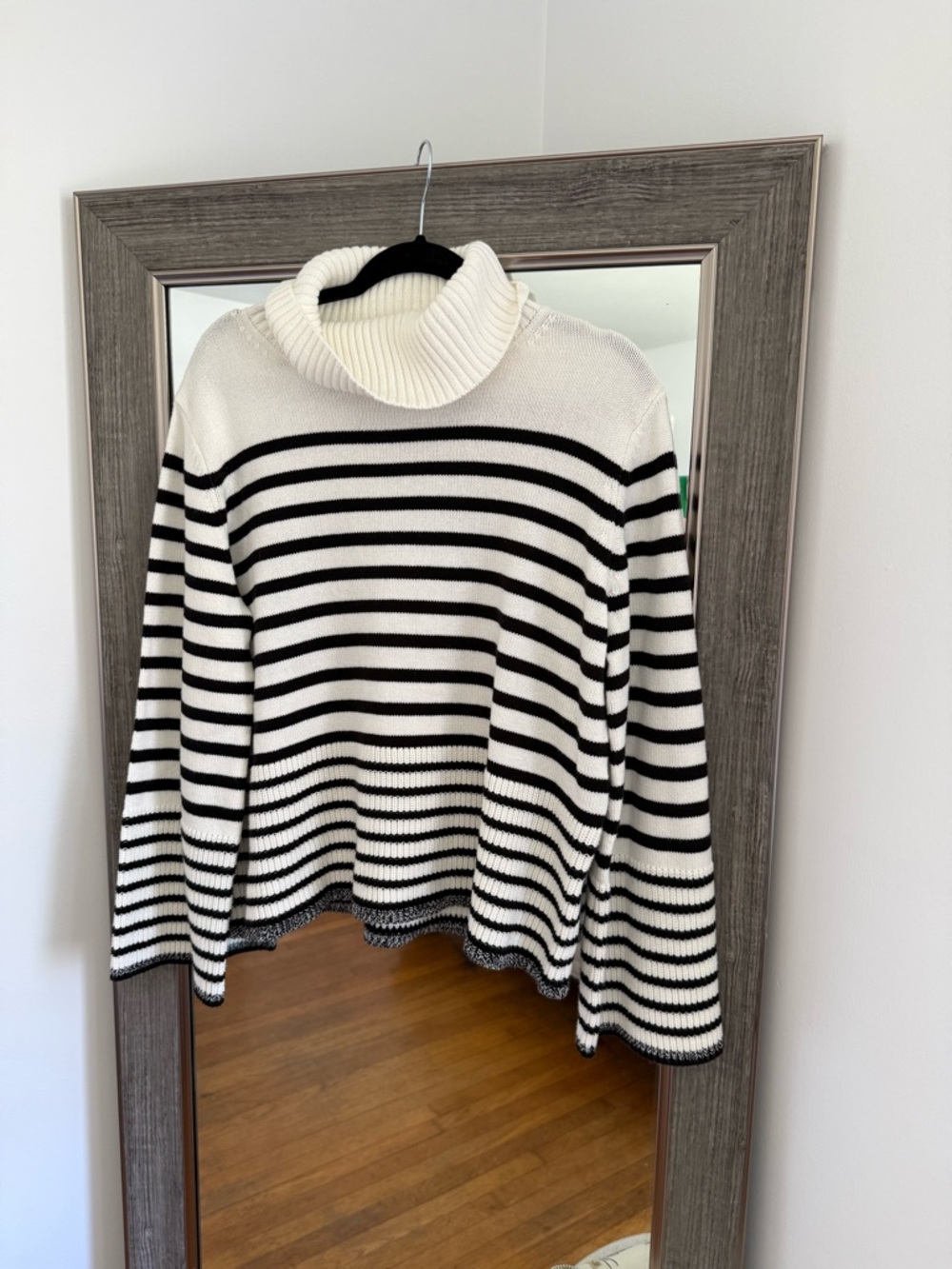 Cece Striped Turtleneck Sweater - Black & White Size Large